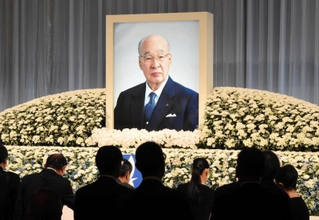 多くの関係者が参列した古野清賢さんのお別れの会＝神戸市中央区港島中町６、神戸ポートピアホテル