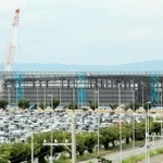 来春の開業に向け、建設が進む神戸空港のサブターミナル＝神戸市中央区