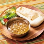 規格外のホウレンソウを使った「育ちすぎちゃったほうれん草のサグチキンカレー」の調理例（兵庫県提供）