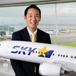 インタビューに応じるスカイマークの本橋学社長＝東京都大田区羽田空港３