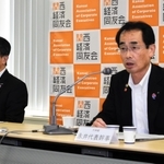 記者会見する関西経済同友会代表幹事の宮部義幸氏（左）と永井靖二氏＝大阪市北区中之島６