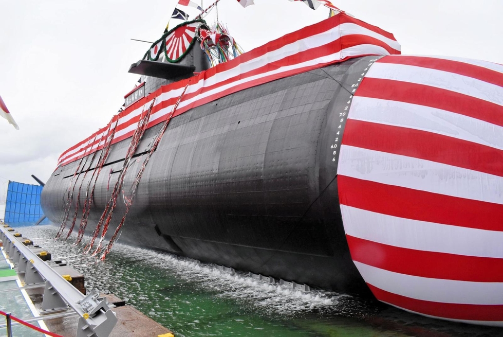 交換無料！ 潜水艦「ちょうげい」神戸で進水式 由来はクジラ、女性乗員の バックル