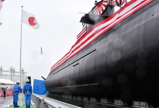進水した潜水艦「ちょうげい」＝神戸市兵庫区和田崎町１