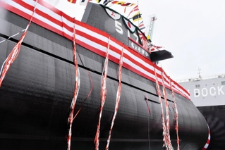 進水した潜水艦「ちょうげい」＝神戸市兵庫区和田崎町１