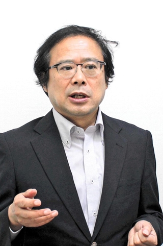 神戸国際大学教授の中村智彦さん＝大阪市内