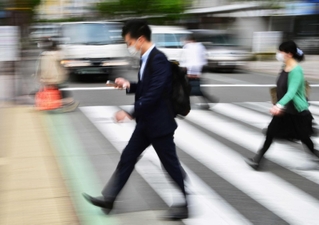 仕事に急ぐ。幸福は自分と周囲の関わりが大きい