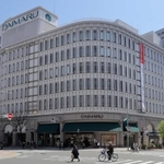 ２０２４年８月中間決算で売上高が好調だった大丸神戸店＝神戸市中央区