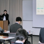 海外送金に関する書式変更を前にみなと銀行が開いた説明会＝神戸市中央区