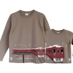 高松の催事で販売する「ウミキリン」の阪急電車のイラスト入りＴシャツ（神戸阪急提供）