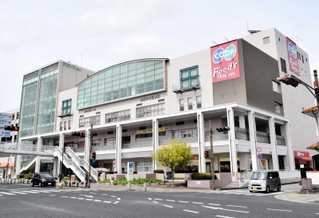コープ加西が入る再開発ビル「アスティアかさい」。加西商工会議所もテナント入居する＝２０２３年４月、加西市北条町北条