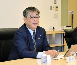 ２０２４年９月中間決算を発表するシスメックスの浅野薫社長＝神戸市中央区脇浜海岸通１