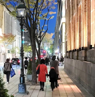 夜の神戸旧居留地（筆者撮影）