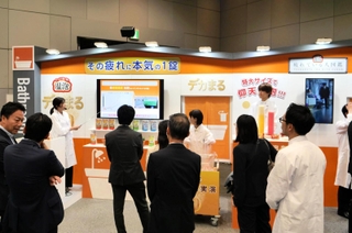 アース製薬とグループ企業が新製品をＰＲした「新製品発表会」＝大阪市北区、ハービスホール