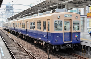 来年２月での引退が発表された２代目「青胴車」の５００１形車両（阪神電気鉄道提供）