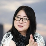 「女性リーダーのためのビジネス・カレッジ」を開いた元大丸神戸店長の柚木和代さん＝神戸市中央区三宮町１（撮影・笠原次郎）