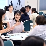 グループディスカッションでは、参加者が自身のキャリアにおける期待や不安について胸の内を明かした＝神戸市中央区東川崎町１、神戸クリスタルタワー（撮影・風斗雅博）