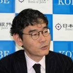県内の金融経済概況を解説する日銀神戸支店の別所昌樹支店長＝神戸市中央区京町