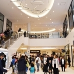 内覧会が開かれた「マリンピア神戸」の商業棟＝神戸市垂水区海岸通