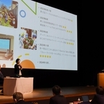 生ごみの堆肥化や、堆肥を使った畑作業について報告する山下優子さん（壇上左から２人目）＝大阪市北区、阪急うめだホール