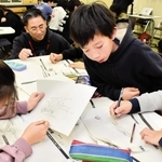 未来の乗り物を考える子どもたち＝西宮市高須町２