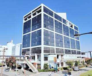 沢井製薬が「神戸分析研究センター」を置く神戸キメックセンタービル＝神戸市中央区港島南町１