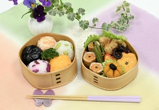 お弁当部門最優秀賞に選ばれた松井寧香さんの「宝塚花のみち弁当」（兵庫県提供）