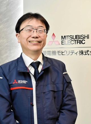姫路事業所で取材に応じる三菱電機モビリティの加賀邦彦社長＝２０２４年５月、姫路市千代田町