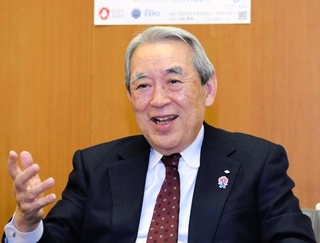 神戸空港や財界セミナーについて語る関経連の松本正義会長＝大阪市北区中之島６