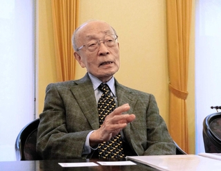 神戸医療産業都市の四半世紀を振り返る井村裕夫・京都大名誉教授＝京都市左京区、芝蘭会館別館