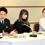 提言の内容を説明する神戸経済同友会の笠谷泰宏提言特別委員長（左）＝神戸市中央区港島中町６、神戸ポートピアホテル