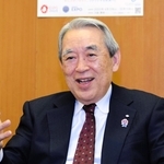 神戸空港や財界セミナーについて語る関経連の松本正義会長＝大阪市北区中之島６