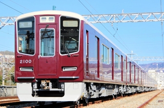阪急電鉄が２月２４日から宝塚線で運行を始める新型車両「２０００系」＝宝塚市平井７、同社平井車庫