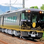 観光列車「はなあかり」（ＪＲ西日本提供）