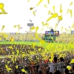 新型コロナウイルス禍前、甲子園名物となっていたジェット風船。３月と４月の２試合、実証実験の形で限定復活する＝２０１９年、西宮市甲子園町