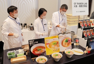 焼きビーフンで知られるケンミン食品は、小麦粉を使わないグルテンフリーラーメンを提供する＝大阪市中央区城見１、ホテルニューオータニ大阪