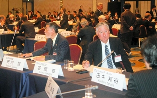 大学教育への企業の関わり方などをグループで議論した第３分科会＝神戸市中央区港島中町６、神戸ポートピアホテル