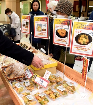 今年１月に開かれた「いちプラ市」の様子＝神戸市東灘区森南町１、セルバ甲南山手