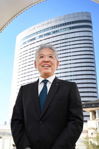 「後進へいい形で引き継げるよう、しっかり事業展開したい」と話す神戸ポートピアホテルの中内仁社長＝神戸市中央区港島中町６（撮影・大田将之）