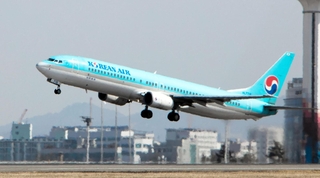 神戸空港に国際チャーター便を就航する大韓航空の機体