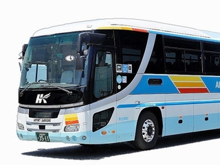 運賃の値上げが発表された大阪（伊丹）空港リムジンバスの車両（阪急観光バス提供）