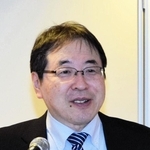 講演する神戸大の家森信善教授＝神戸市中央区港島中町６