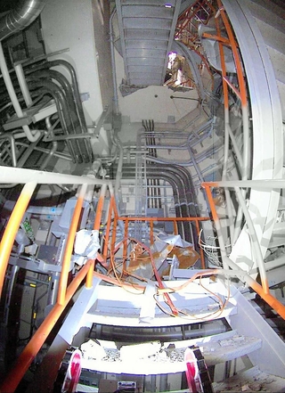 田所教授らが改造した地上走行ロボが、東京電力福島第１原発の３号機建屋に入って撮影した画像＝２０１１年７月２６日（東京電力ホールディングス提供）