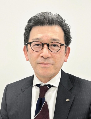 モロゾフの山口信二社長＝大阪市中央区北浜１、大阪取引所