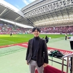 ２月１５日のヴィッセル神戸開幕戦に駆け付けた久保駿貴さん＝神戸市兵庫区御崎町１、ノエビアスタジアム神戸（（Ｃ）ＶＩＳＳＥＬ　ＫＯＢＥ）