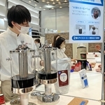 ＵＣＣグループが新たに提案する「水淹（い）れ」コーヒーを紹介するコーナー＝大阪市北区、グランキューブ大阪
