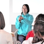 大山加奈さん（中央）と社員が女性の運動機会について語り合ったアシックスのイベント＝神戸市中央区加納町４、アンカー神戸