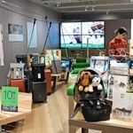 アスレチックなど野外レジャー用のグッズやアパレル商品が並ぶ「レングボーゲ」の店内＝神戸市中央区雲井通７、ミント神戸