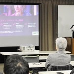 持てる経営資源を生かし、新規事業のアイデアを披露する中小企業の後継ぎ候補たち＝神戸市中央区八幡通４、三宮研修センター