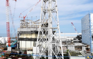 事故の惨状が生々しい東京電力福島第１原発。原発事故が突きつけた課題は重くのしかかる＝２０１６年６月