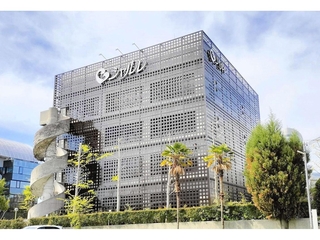 シャルレ本社